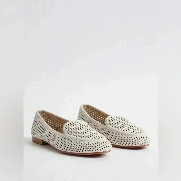 TORRID Women’s Perforated Extra Wide Loafer Off White Flats Breathable Size 9 WW - Picture 3 of 14